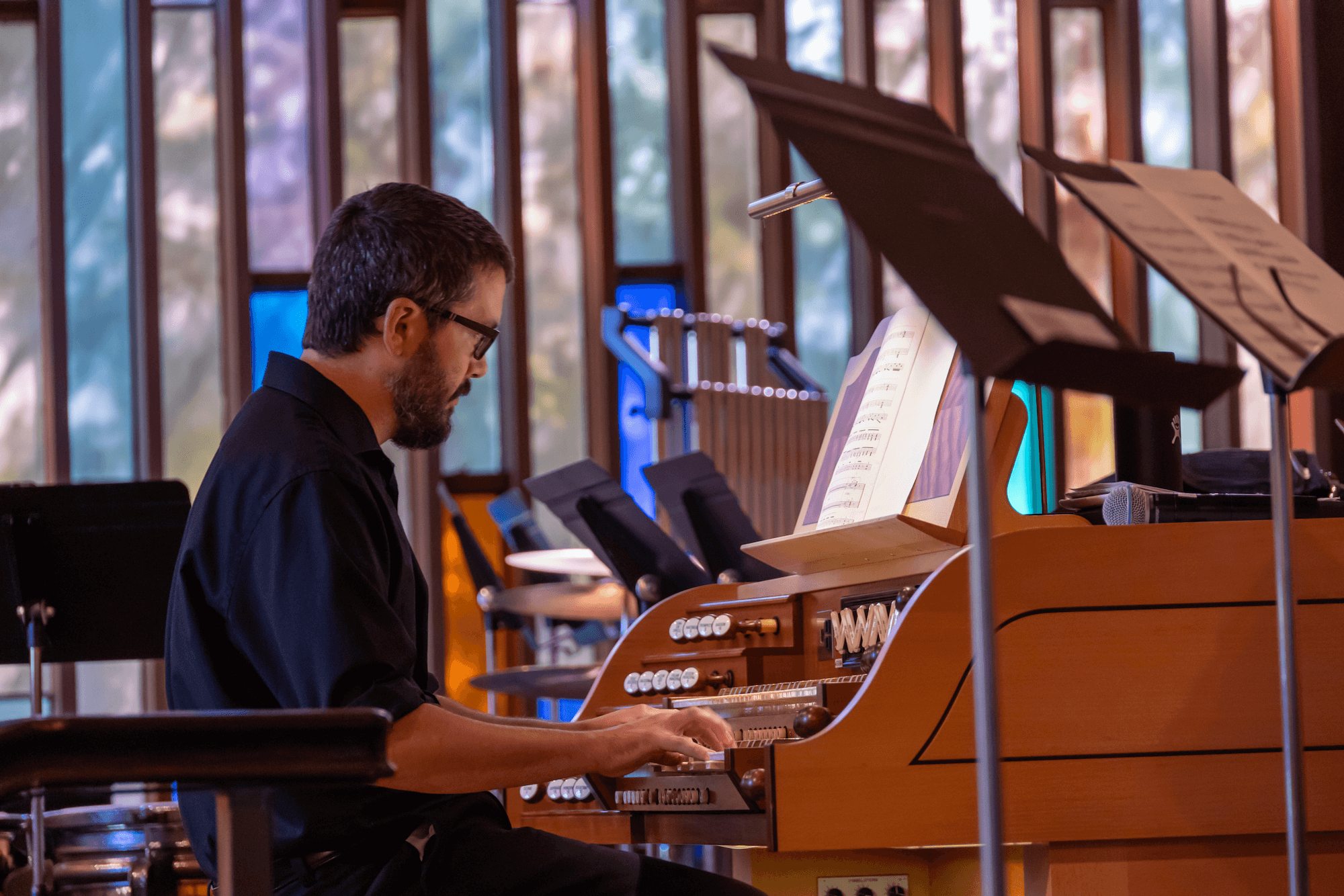 Jeff Wood performing at the organ console